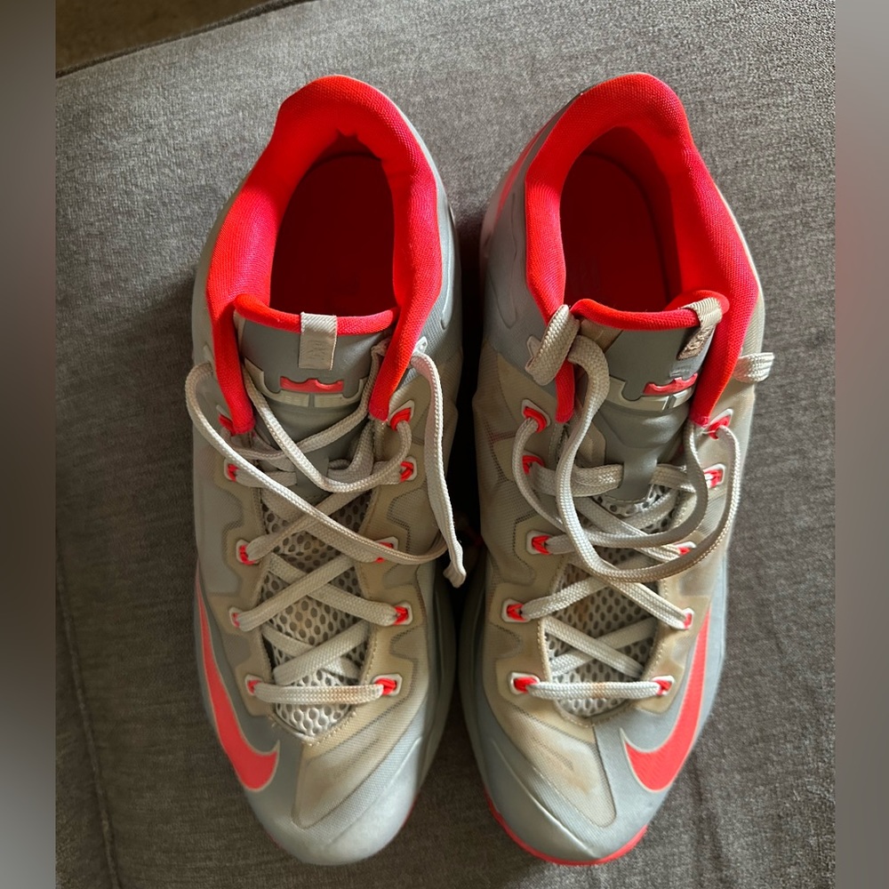 Nike max LeBron 11 low base grey laser crimson sneakers